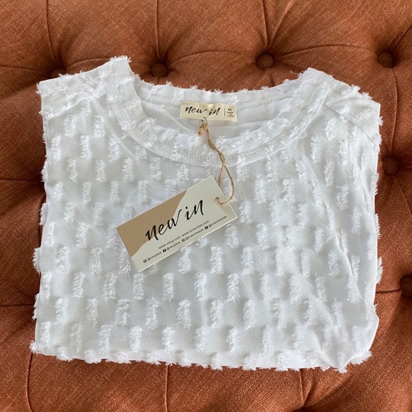 NWT Very J New In White Textured Boxy Tee with Flutter Sleeves. Sz M - Picture 6 of 7